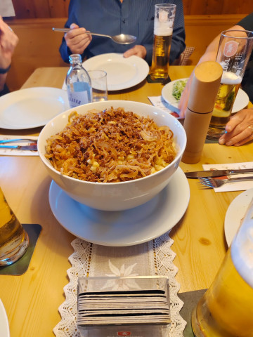 Traditioneller Käsknöpfleabend im Berggasthof Schuttannen